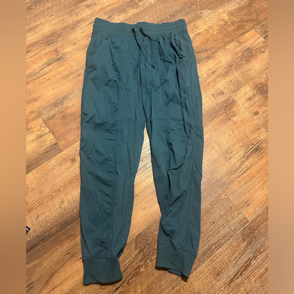 Lululemon dance studio mid rise jogger size 8 in green jasper teal